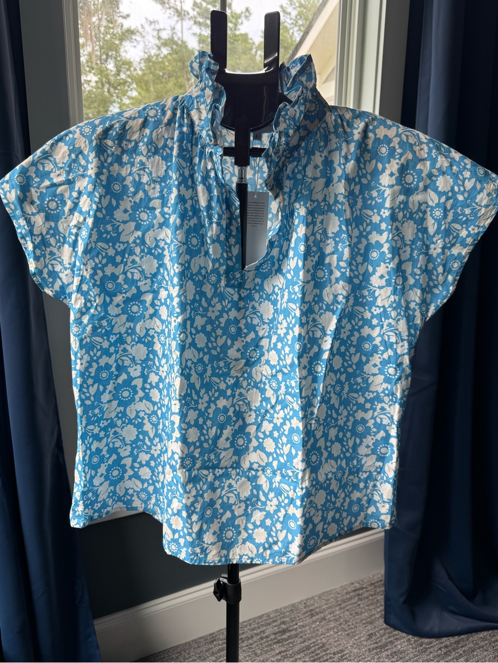 Never A Wallflower Vicki Short Sleeve Blouse Blue White Cream Floral Large NWT